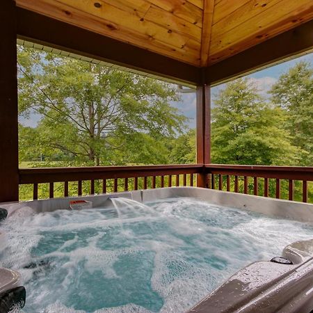 3 Master Bedrooms - Sleeps 10 - Location - Game Room - Hot Tub Pigeon Forge Εξωτερικό φωτογραφία