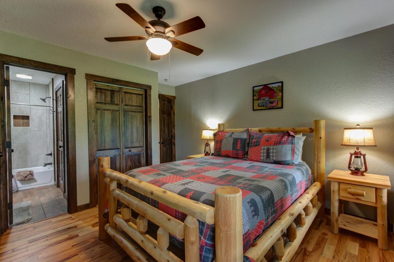 3 Master Bedrooms - Sleeps 10 - Location - Game Room - Hot Tub Pigeon Forge Εξωτερικό φωτογραφία
