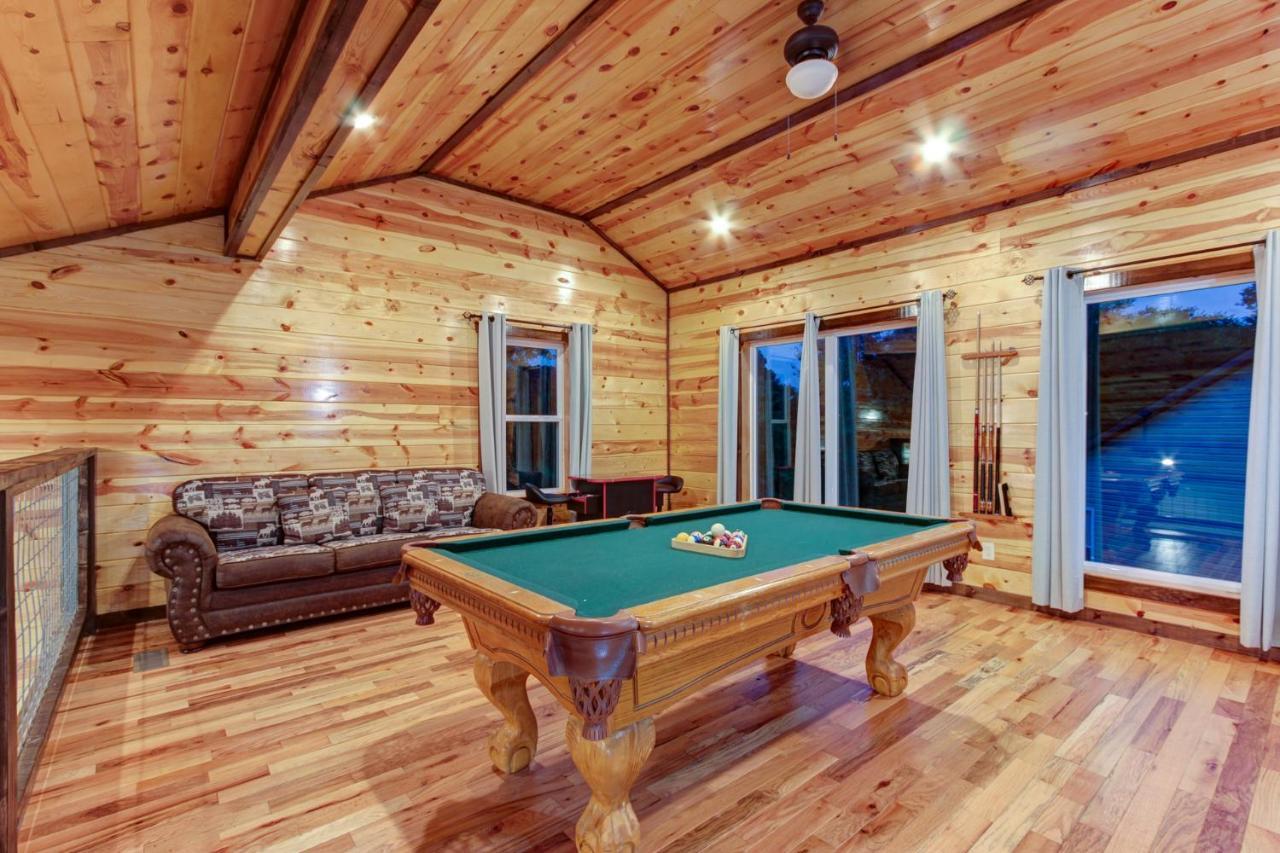 3 Master Bedrooms - Sleeps 10 - Location - Game Room - Hot Tub Pigeon Forge Εξωτερικό φωτογραφία