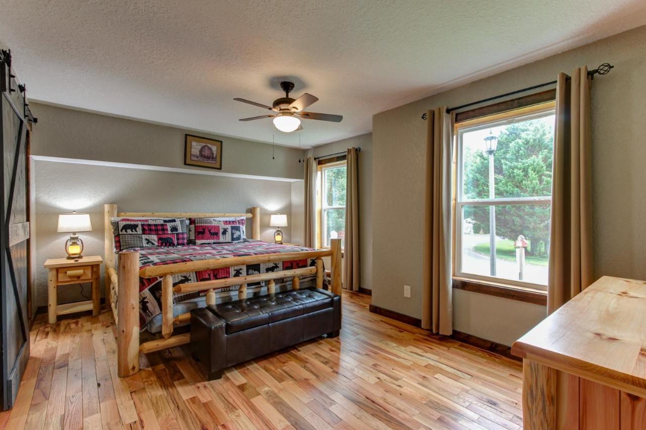 3 Master Bedrooms - Sleeps 10 - Location - Game Room - Hot Tub Pigeon Forge Εξωτερικό φωτογραφία
