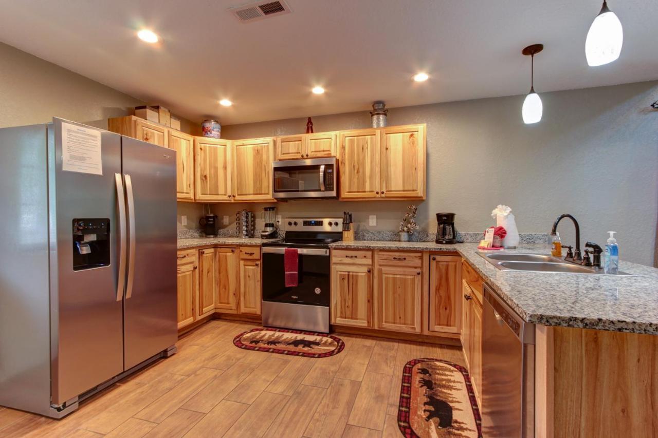 3 Master Bedrooms - Sleeps 10 - Location - Game Room - Hot Tub Pigeon Forge Εξωτερικό φωτογραφία