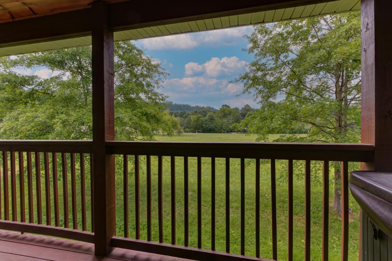 3 Master Bedrooms - Sleeps 10 - Location - Game Room - Hot Tub Pigeon Forge Εξωτερικό φωτογραφία