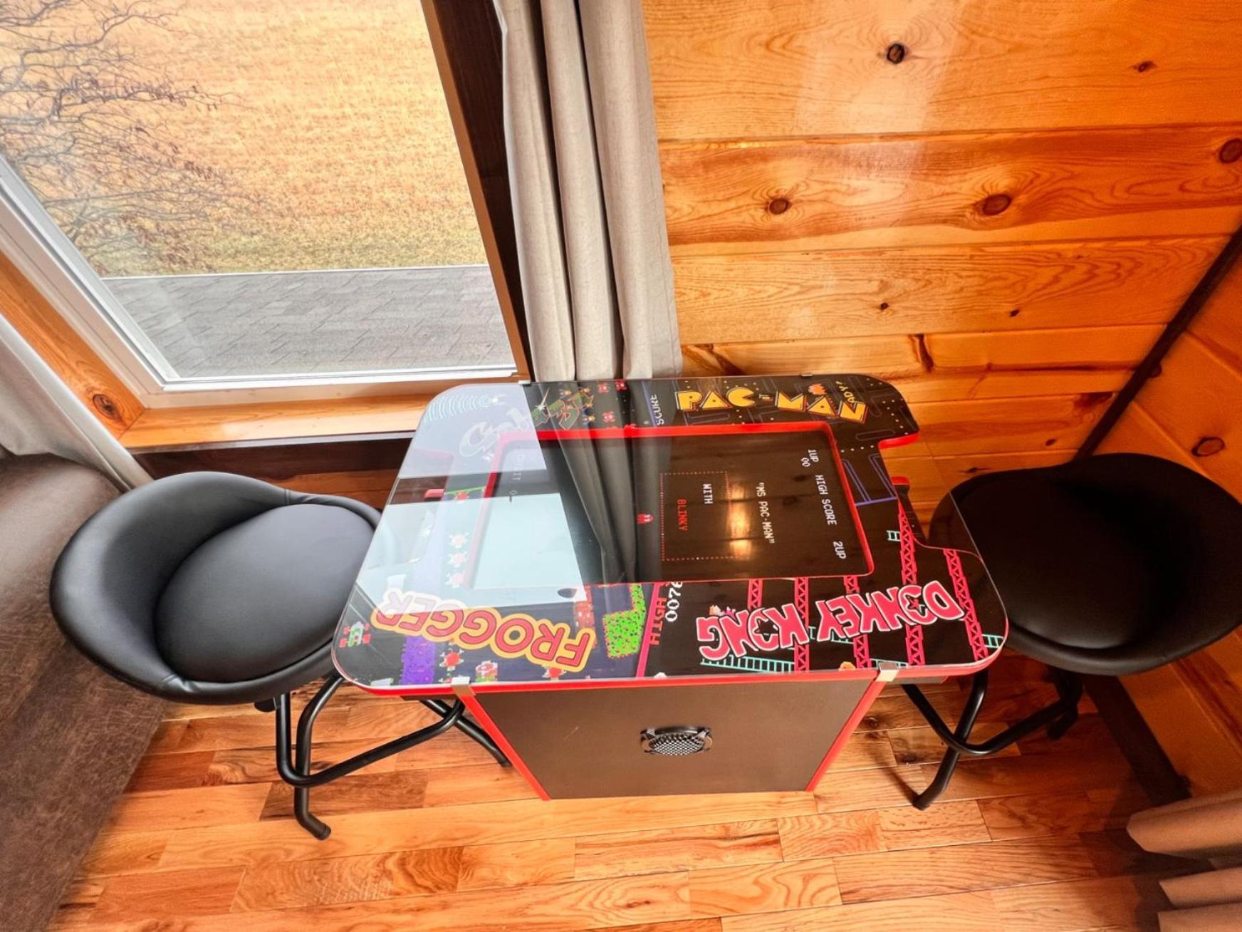 3 Master Bedrooms - Sleeps 10 - Location - Game Room - Hot Tub Pigeon Forge Εξωτερικό φωτογραφία