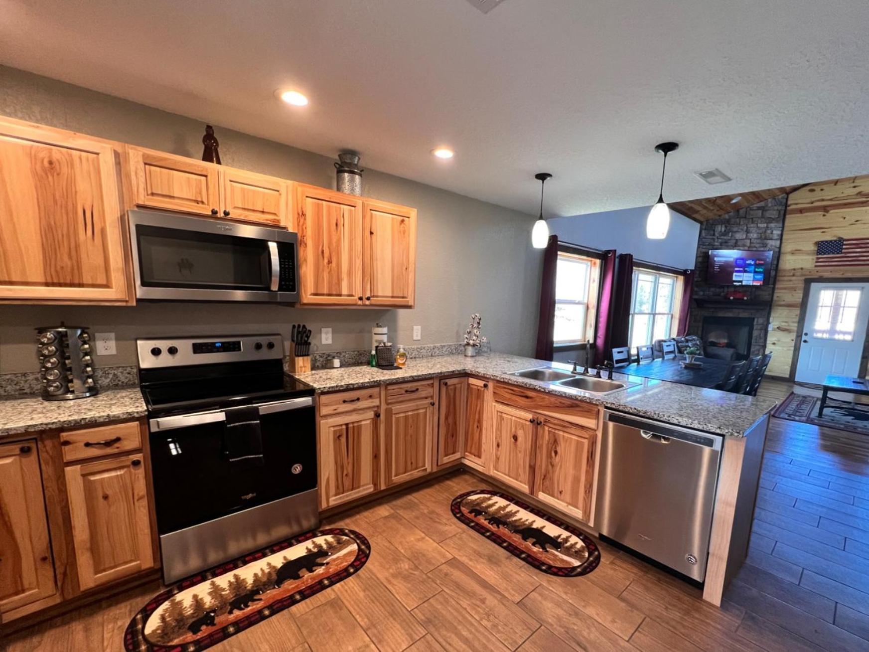3 Master Bedrooms - Sleeps 10 - Location - Game Room - Hot Tub Pigeon Forge Εξωτερικό φωτογραφία